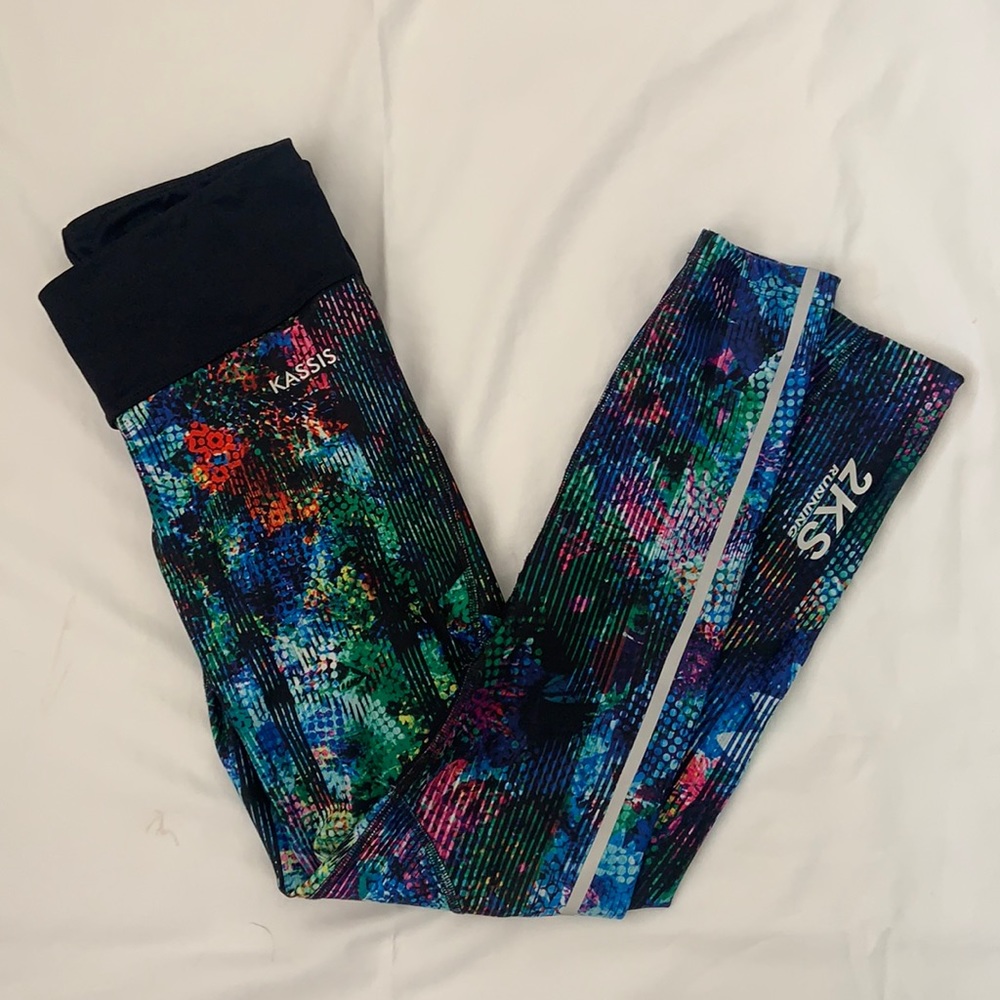 Sweat wicking leggings with mesh